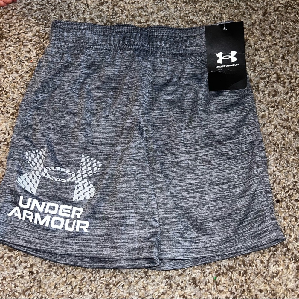 Under Armour Boy's Prototype Logo Shorts NWT Size 5 Gray